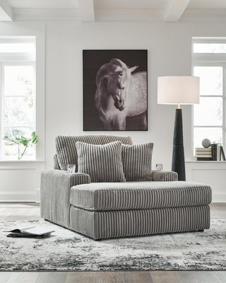 Lindyn Chaise Velvet