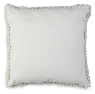 Aavie Pillow (4/CS)