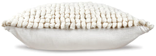 Aavie Pillow (4/CS)