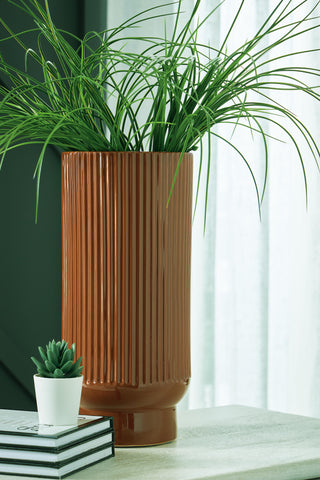 Avalyah I/O Vase (2/CS)