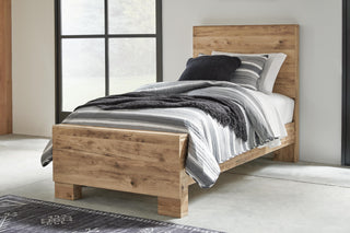 Hyanna Queen Panel Bed