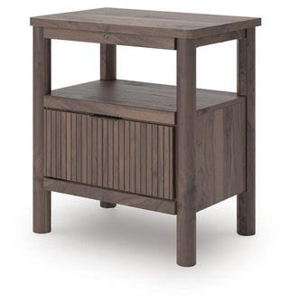 Pamytta Queen Panel Bed, Dresser, Mirror and Nightstand