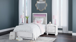 Altyra Queen Panel Bed