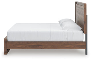 Fortlorn Queen Panel Bed