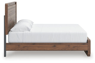 Fortlorn Queen Panel Bed