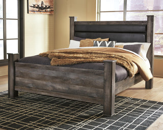 Wynnlow King Poster Bed, Dresser, Mirror and Nightstand
