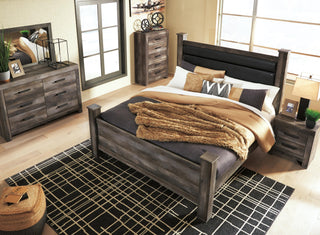 Wynnlow Upholstered Poster Bed - King