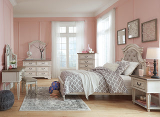Realyn Queen Upholstered Panel Bed