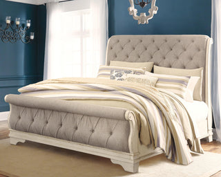 Realyn Sleigh Bed - California King