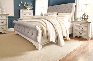 Realyn Sleigh Bed - California King