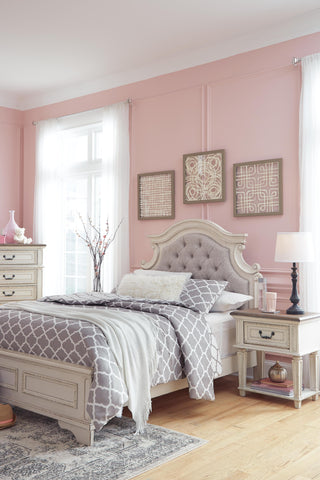 Realyn Upholstered Panel Bed - Full