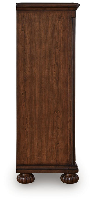 Lavinton Queen Poster Bed, Chest and Nightstand