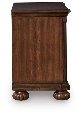 Lavinton King Poster Bed, Dresser, Mirror and Nightstand