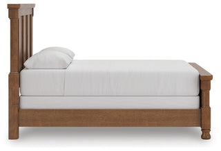 Rowlenstown Poster Bed
