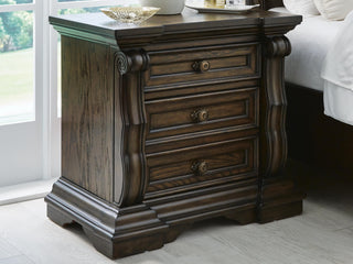 Maylee Queen Panel Bed, Dresser, Mirror, Chest and 2 Nightstands