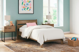 Deanlow Platform Panel Bed - Twin