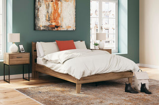 Deanlow Queen Platform Panel Bed